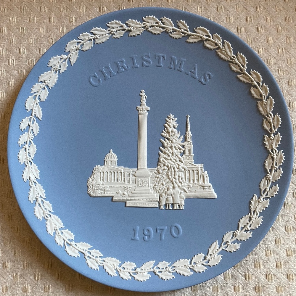 Beautiful Wedgwood Blue Jasperware Christmas 1976 limited edition plate